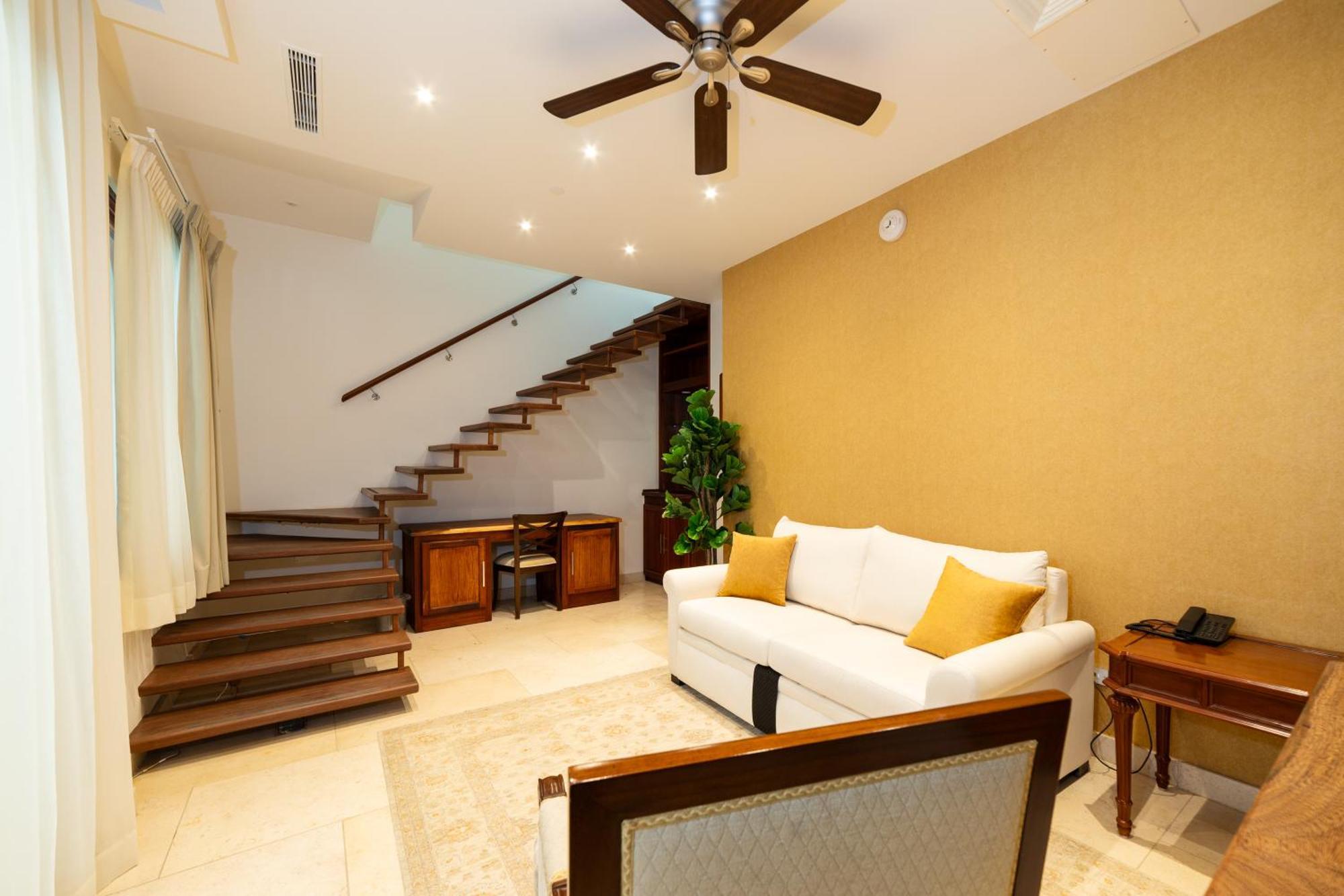 Hotel Plaza Herrera Panama City Exterior photo