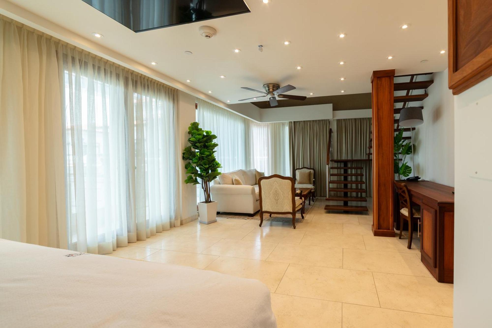 Hotel Plaza Herrera Panama City Exterior photo